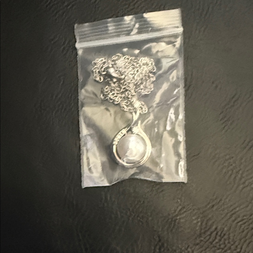 Elegant Silver Pendant Necklace
